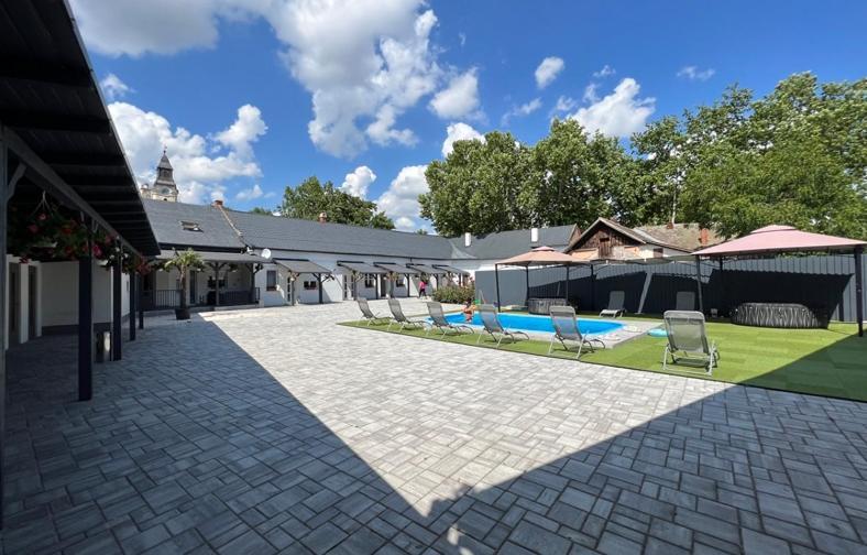 Adel Apartman Kisujszallas Zewnętrze zdjęcie