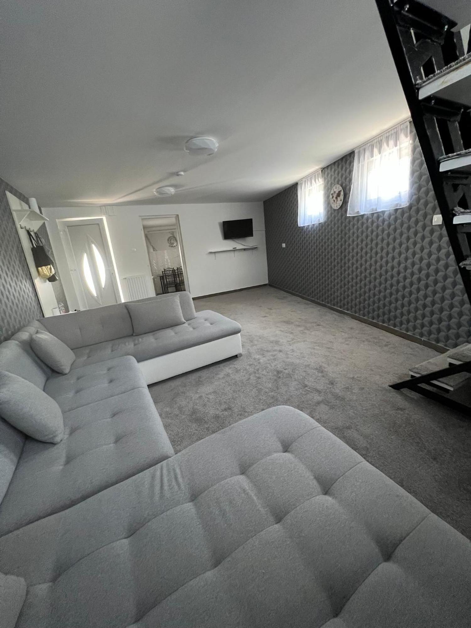 Adel Apartman Kisujszallas Zewnętrze zdjęcie
