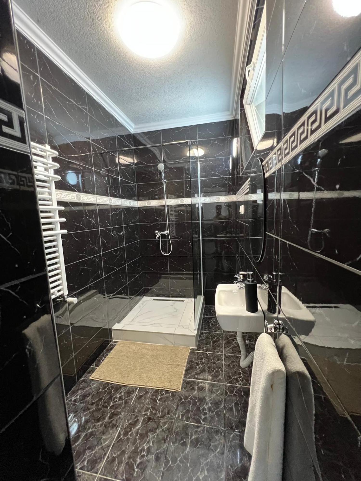 Adel Apartman Kisujszallas Zewnętrze zdjęcie