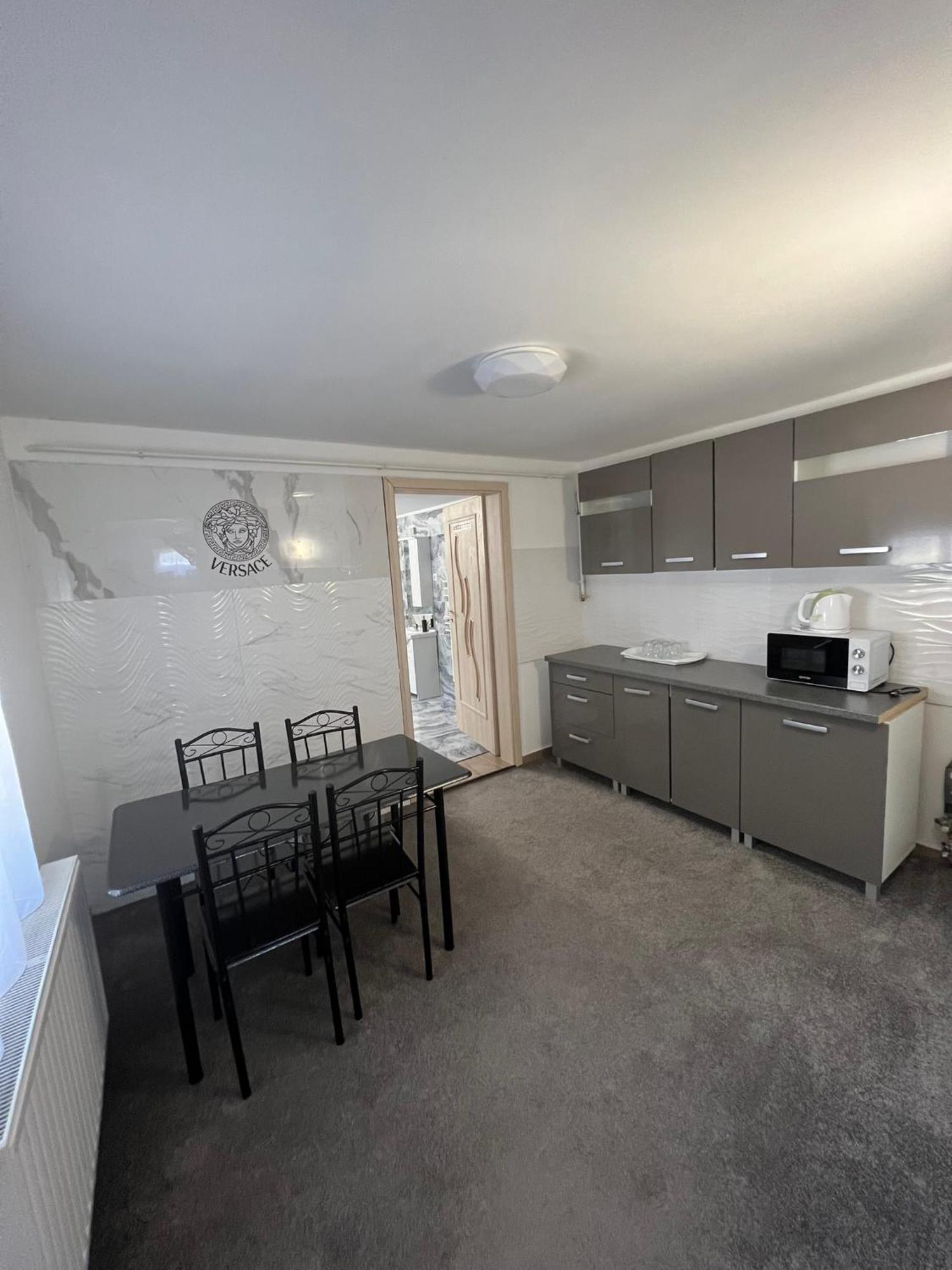 Adel Apartman Kisujszallas Zewnętrze zdjęcie