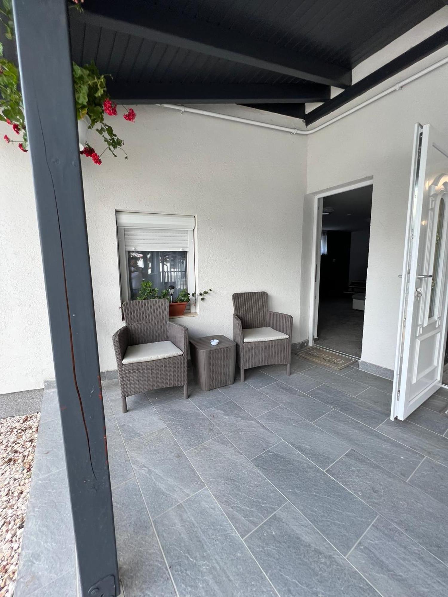 Adel Apartman Kisujszallas Zewnętrze zdjęcie